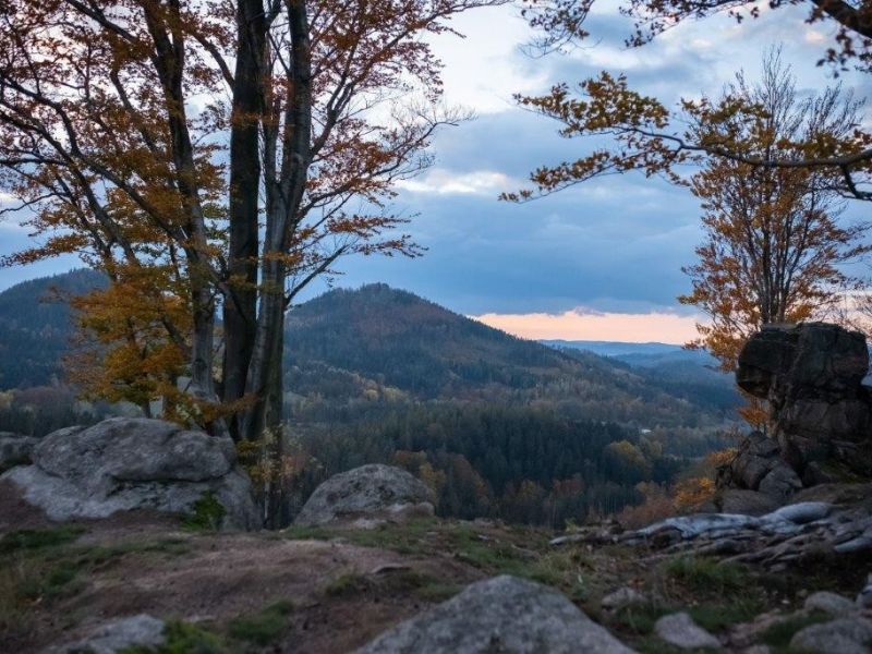 Widok na Sokolik ze Skalnej Grzędy.