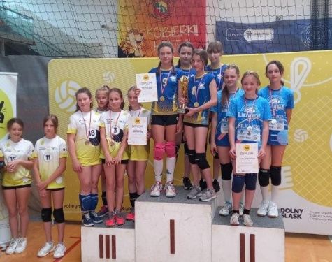Dekoracja piątoklasistek Dekoracja piątoklasistek